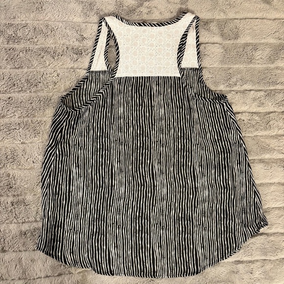 Le Sample Medium Black & White Striped Racerback Blouse, Eyelet Detail - Picture 6 of 6